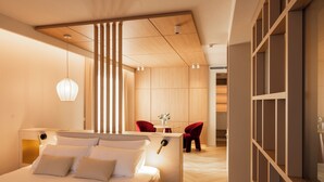A modern hotel room with a large bed, a desk, and a seating area. - Baia del Mar Beach Boutique Hotel (Jesolo)