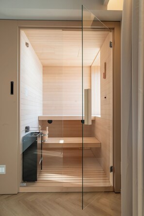 SOULFUL Suite, Front Sea View