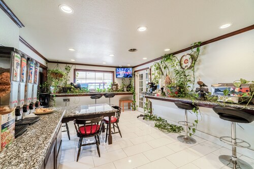 Purple Sage By OYO Snyder TX