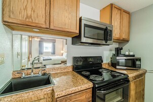 Refrigerador, microondas, cafetera/tetera