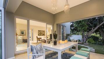 House (Mackaya Bella 5) | In-room dining