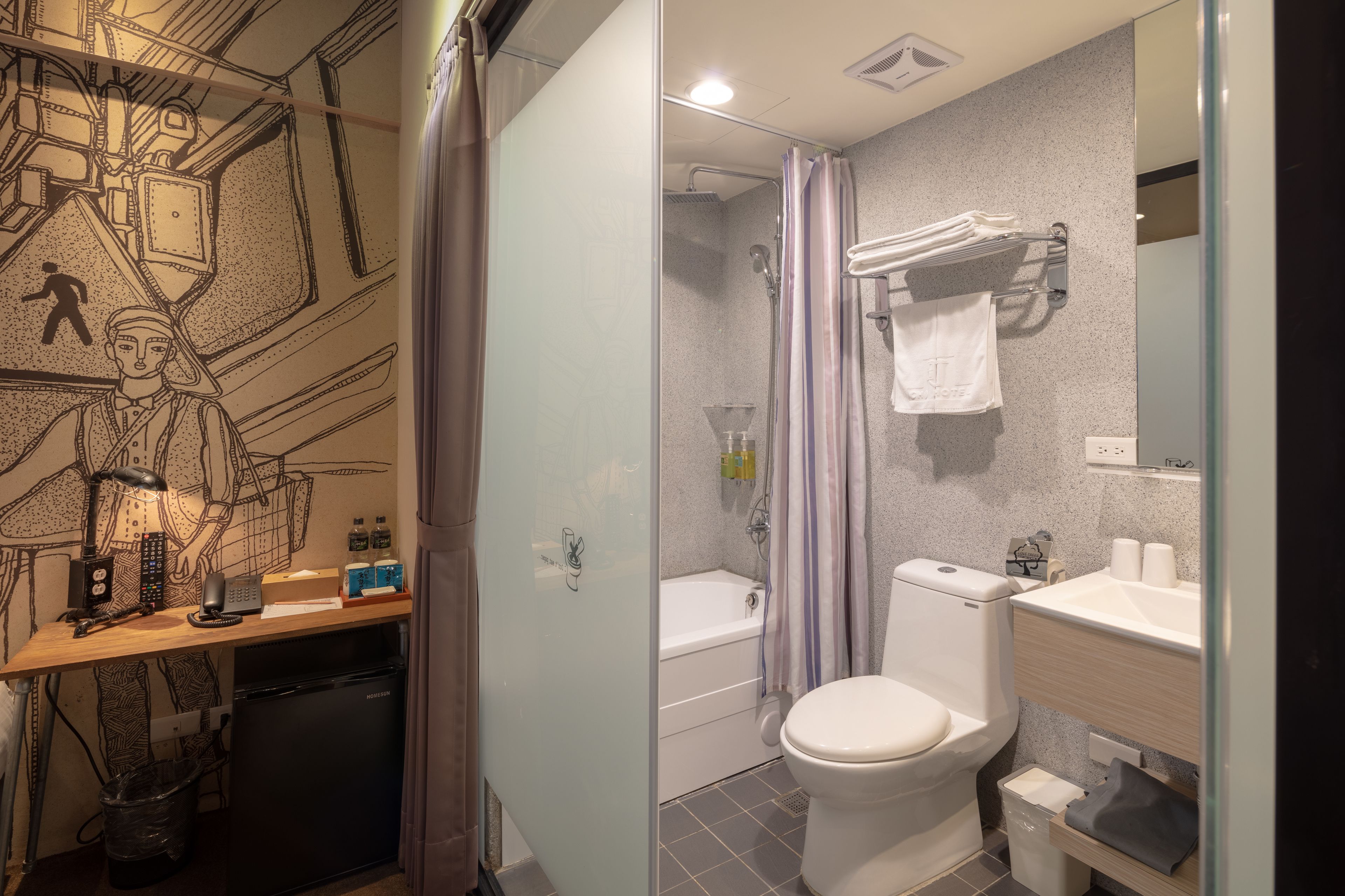 deluxe double room, city view | bathroom | free toiletries, hair dryer, slippers, towels