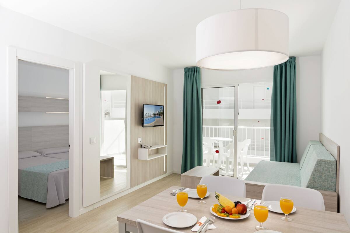 Repas dans la chambre