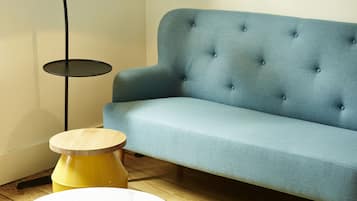 Lobby-lounge