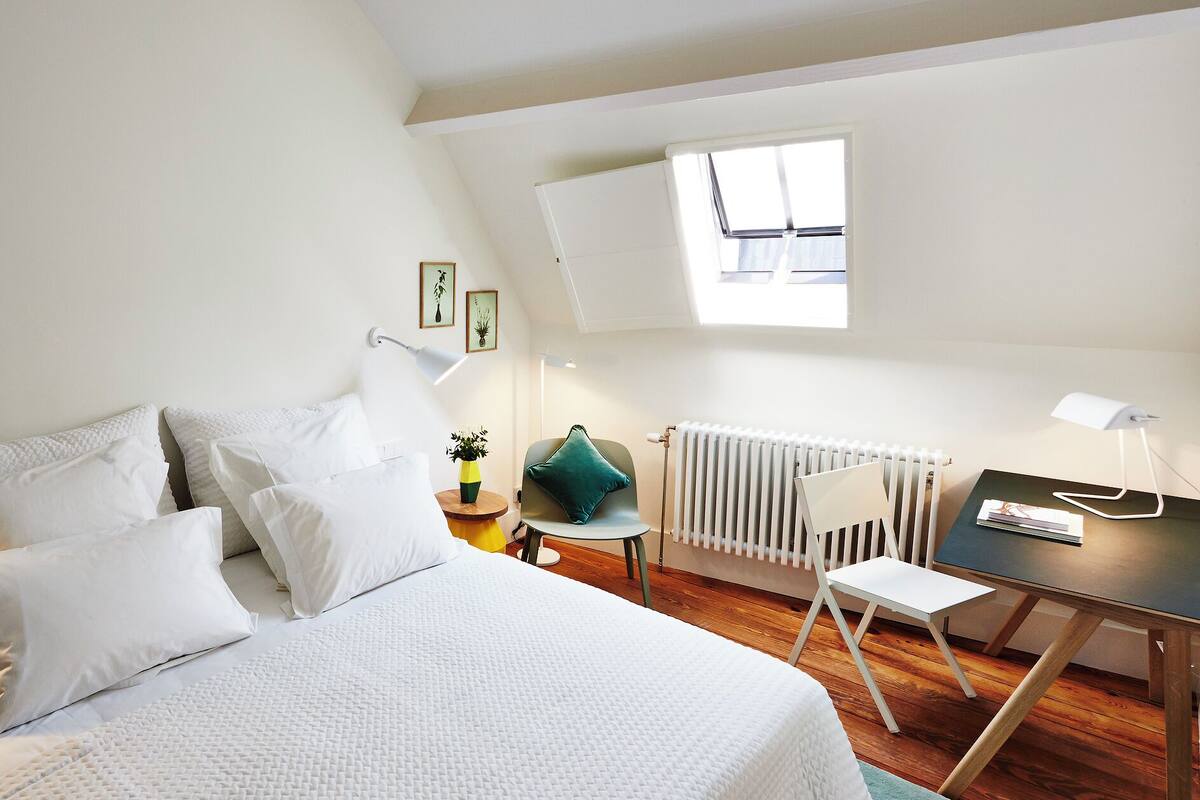 Egyptian cotton sheets, premium bedding, in-room safe