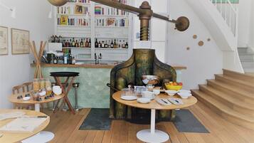 Daily buffet breakfast (EUR 18 per person)