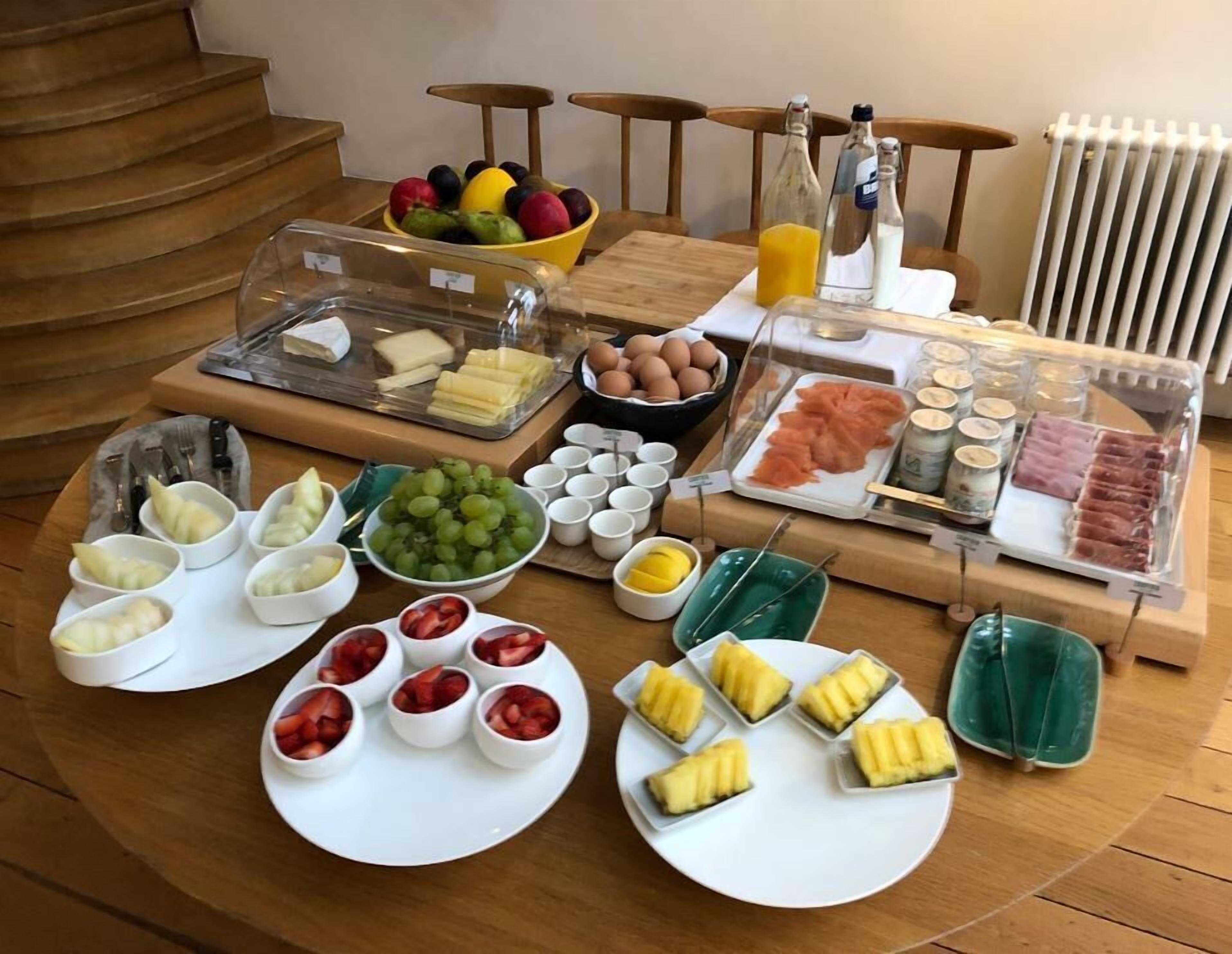 daily buffet breakfast (eur 18 per person)