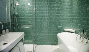 Double Room, 1 King Bed | Bathroom | Separate tub and shower, deep soaking tub, rainfall showerhead - Hotel des Galeries (Brussels)