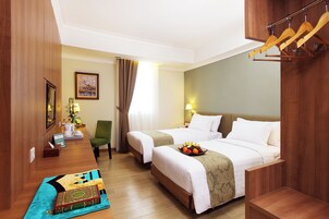 办公桌、免费 WiFi