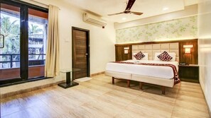 Desk, rollaway beds, free WiFi - Krishna Avatar Stay Inn (Navi Mumbai)