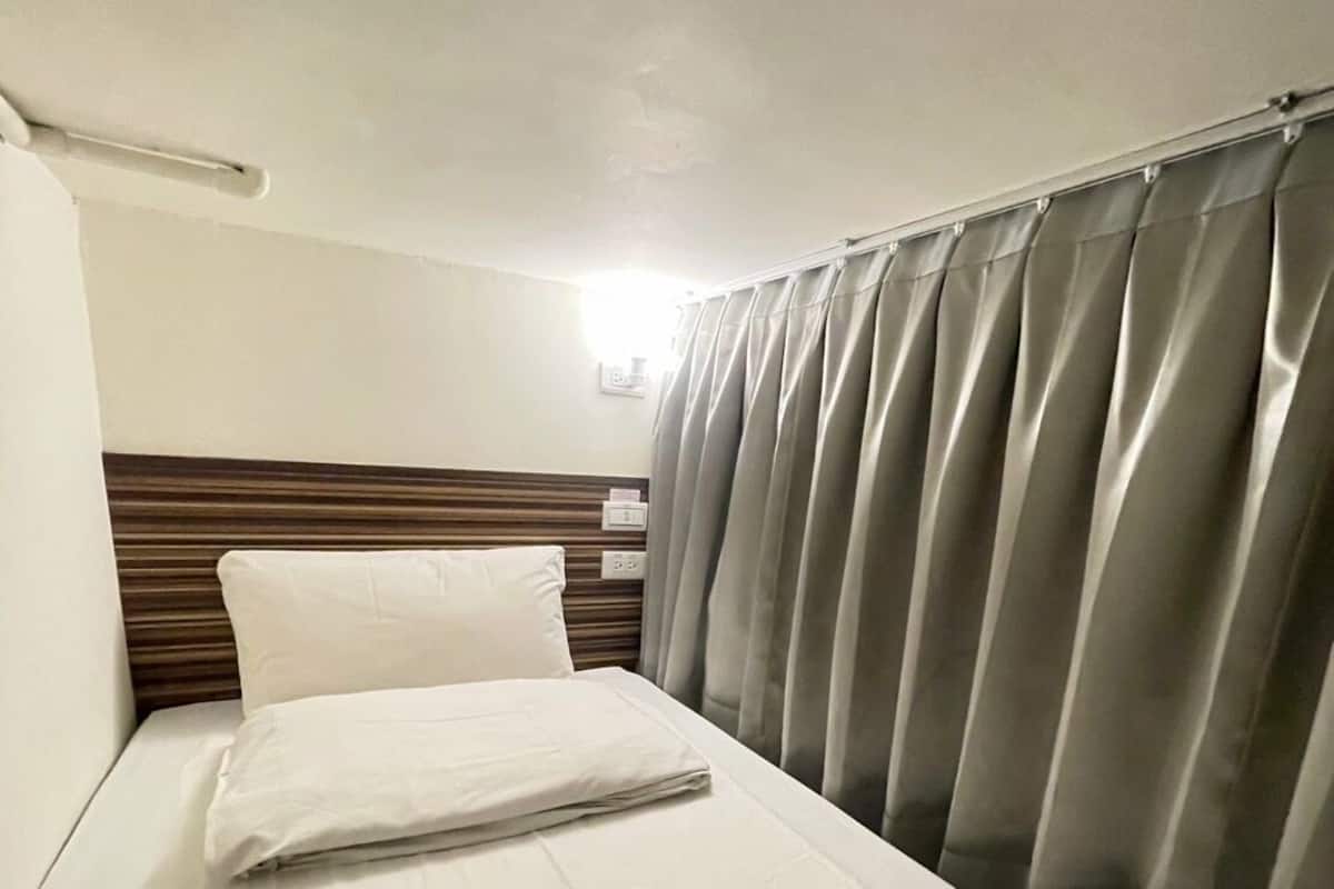 Cortinas blackout, tabla de planchar con plancha y wifi gratis