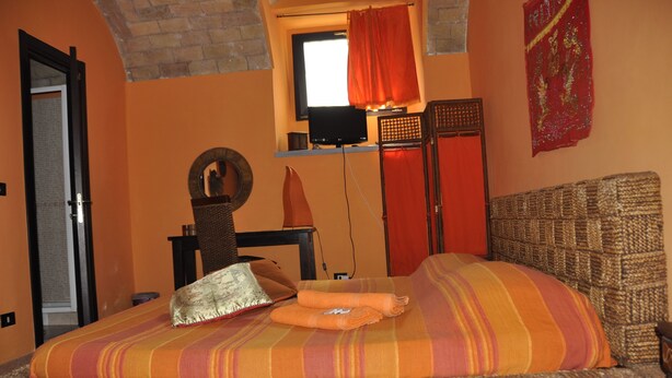 Standard Room | Iron/ironing board (on request), rollaway beds (surcharge), WiFi (free) - Shiva Bed and Breakfast (Rome)