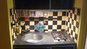 Studio | Private kitchen | Coffee/tea maker, fridge, cookware/dishes/utensils - Shiva Bed and Breakfast (Rome)