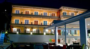 Front of property – evening/night - Hotel Dimitra (Preveza)