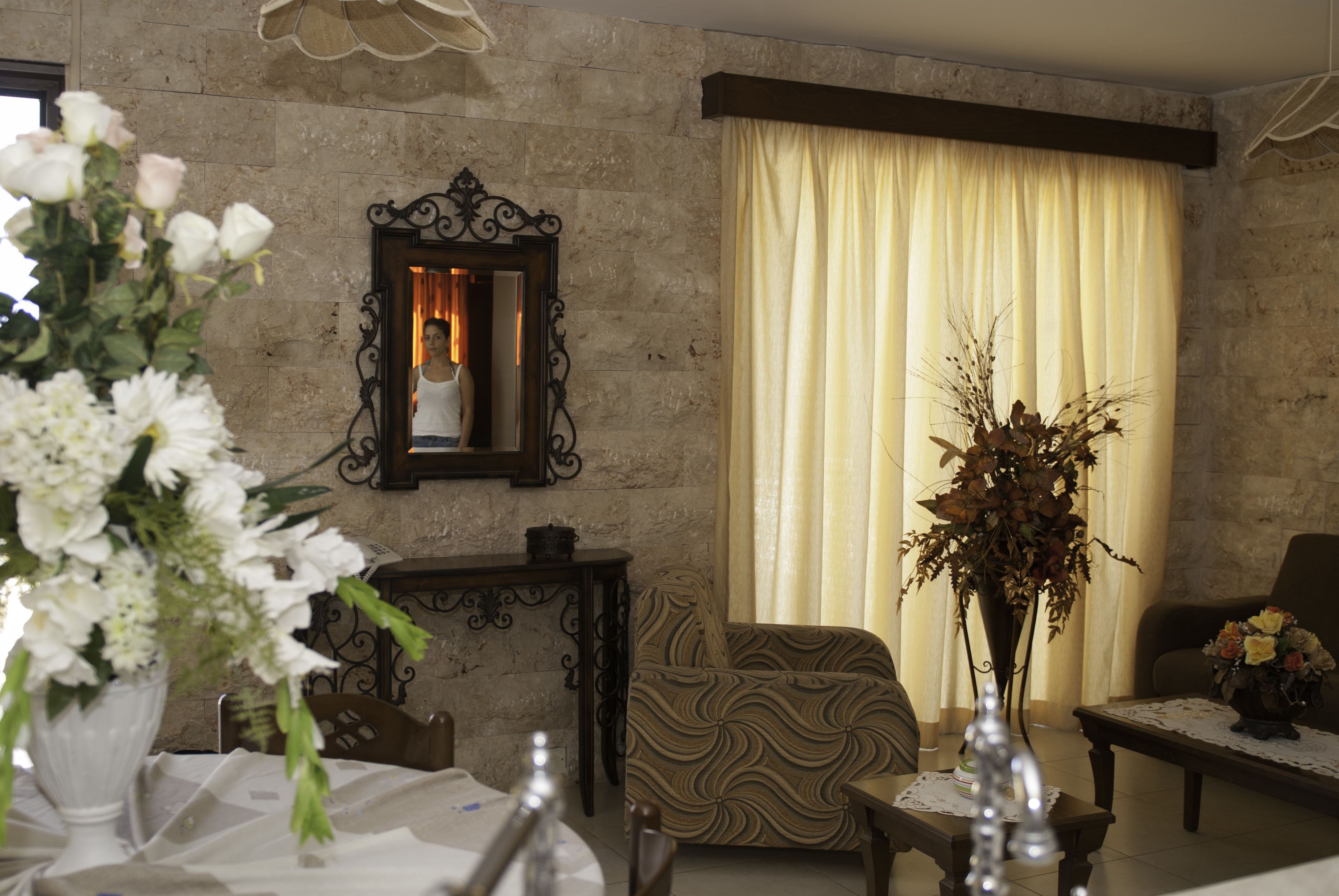 Apartment, 2 Schlafzimmer | Wohnbereich | 22-Zoll-Fernseher mit Satellitenempfang