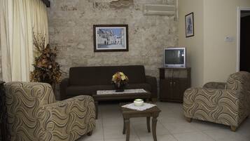 Huoneisto, 2 makuuhuonetta | Työpöytä, äänieristys, silitysrauta/-lauta, ilmaiset vauvansängyt