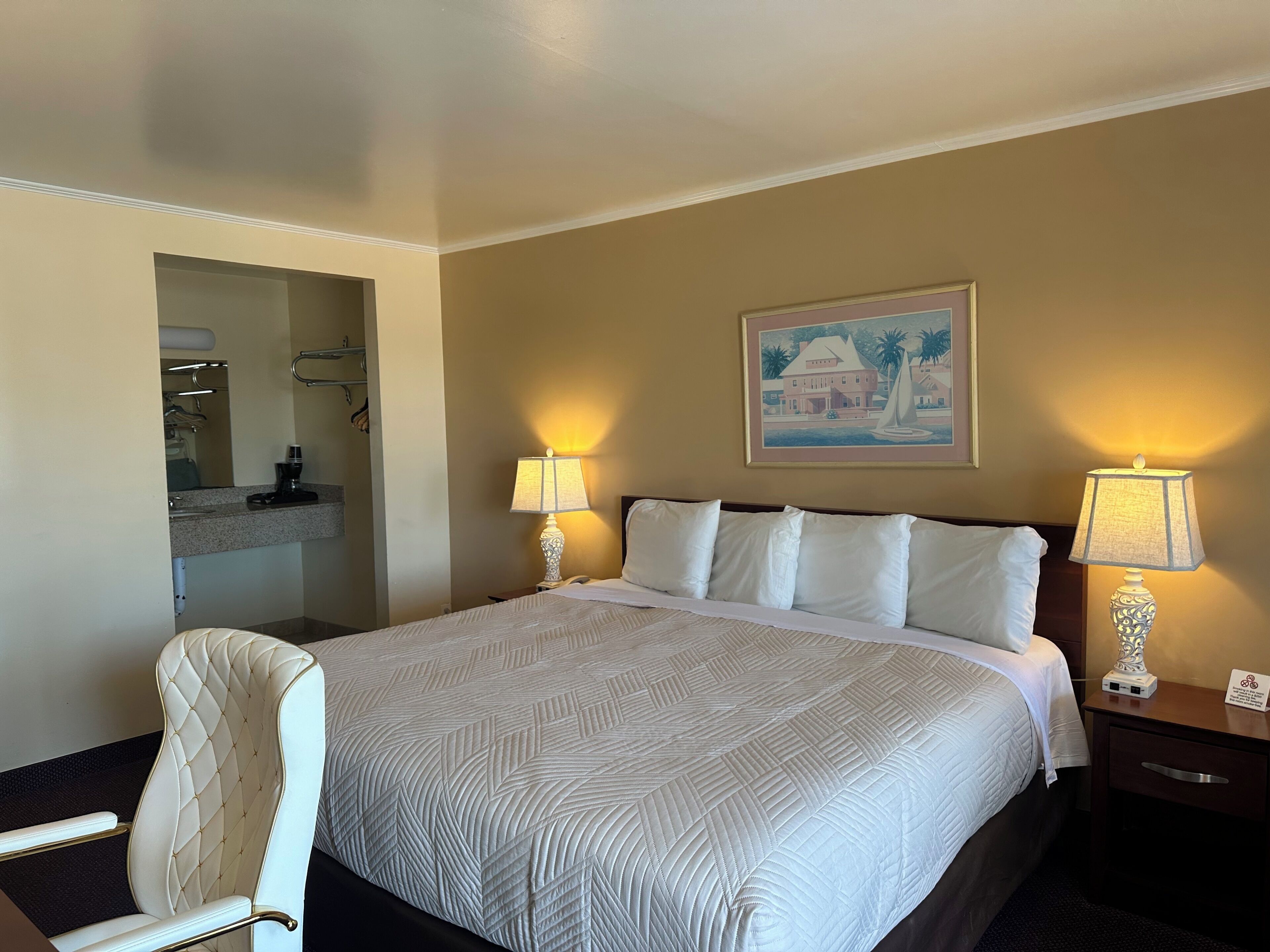 Skrivbord, strykjärn/strykbräda, gratis wi-fi och sängkläder