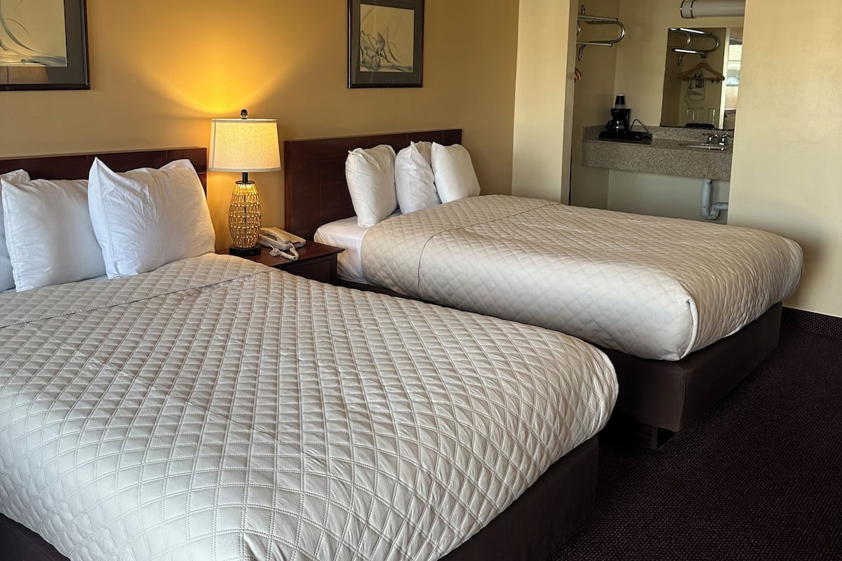 Desk, iron/ironing board, free WiFi, bed sheets