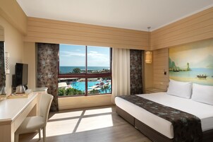 Suite | Minibar, in-room safe, desk, soundproofing