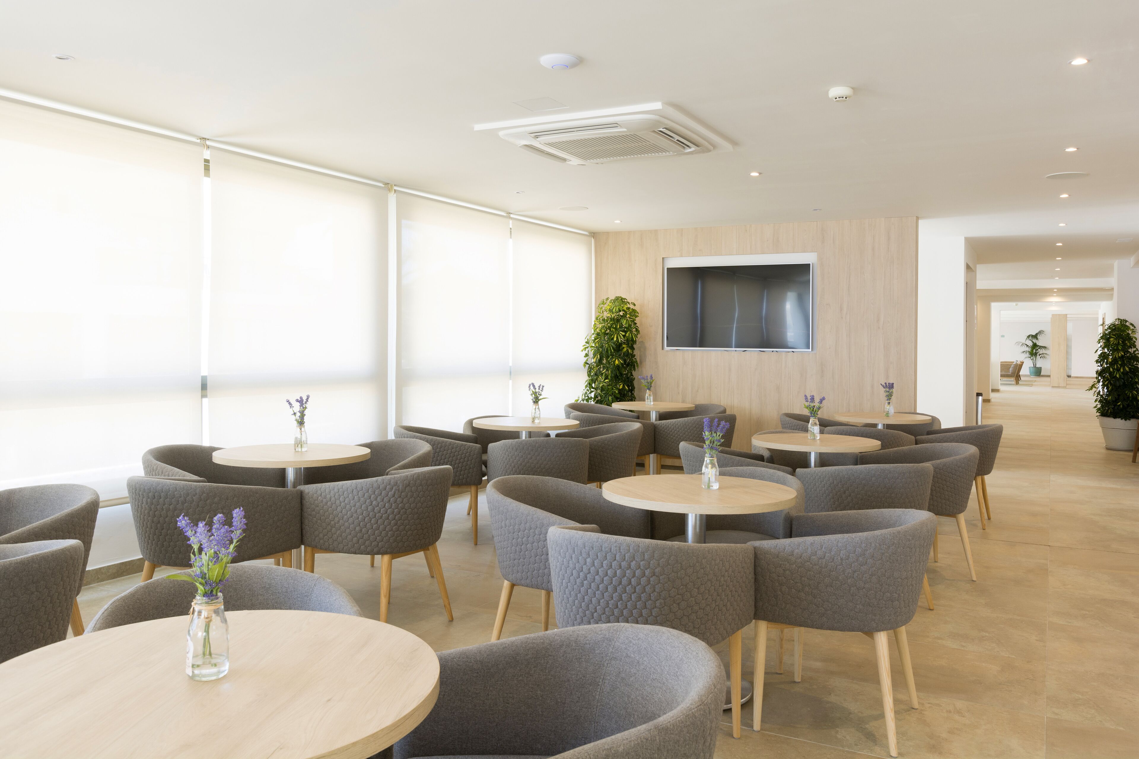 Lobby-lounge