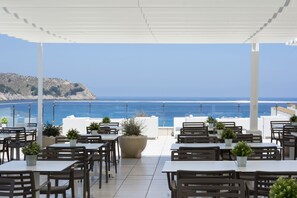 Breakfast and dinner served - Hotel HSM Regana (Capdepera)