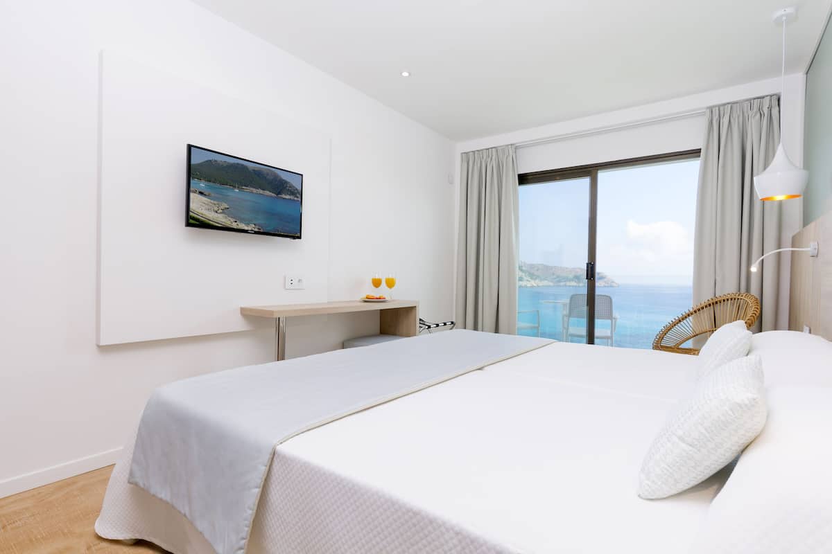 1 bedroom, in-room safe, desk, free WiFi