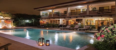 Outdoor pool, sun loungers