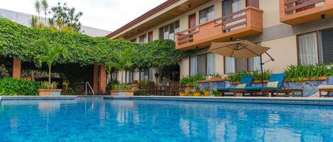 Outdoor pool, sun loungers