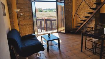 Superior appartement | Donzen dekbedden, een strijkplank/strijkijzer, babybedden, extra bedden