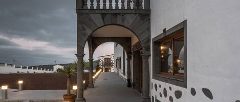 Pintu masuk properti