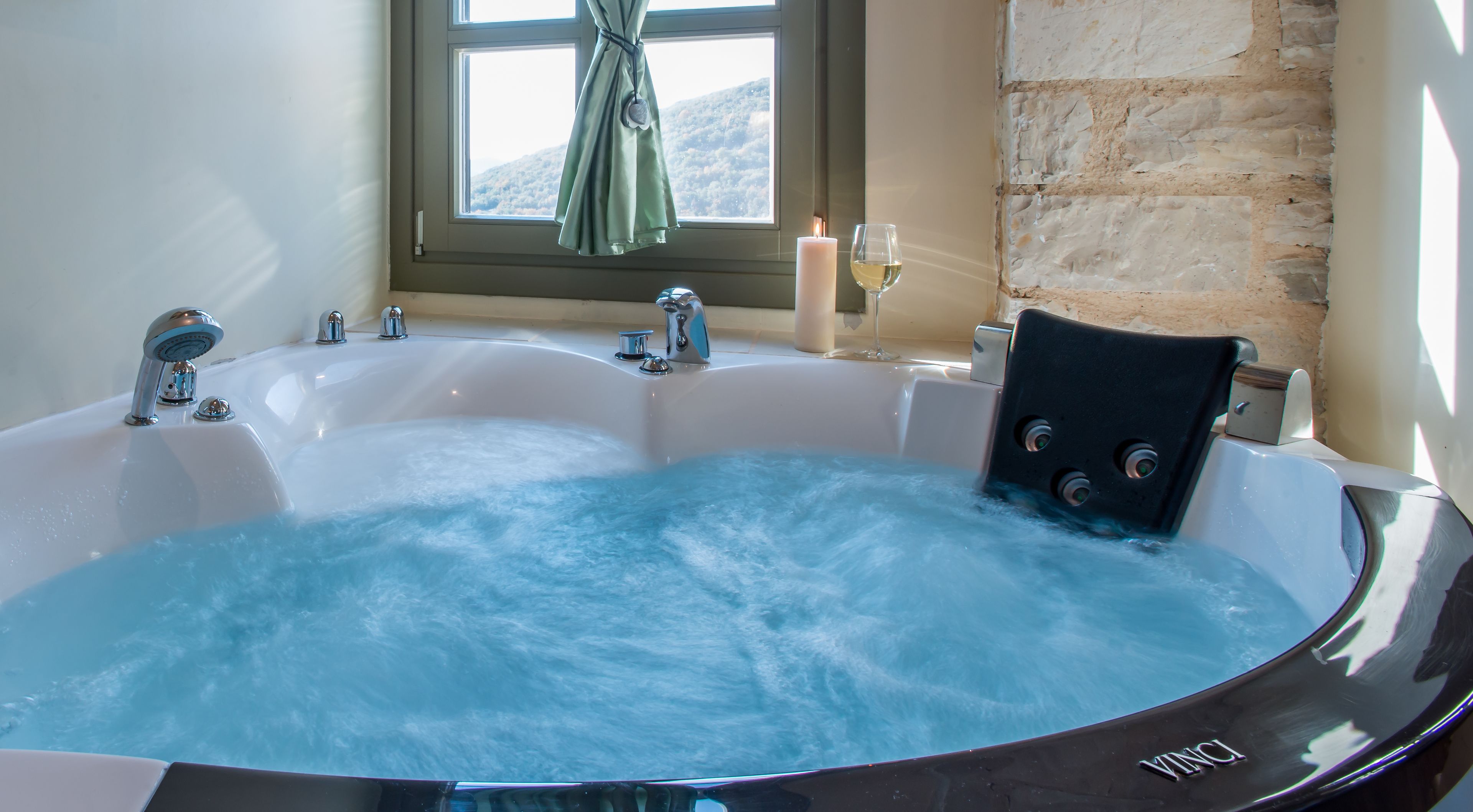 bridal suite with jacuzzi and fireplace | jetted bathtub