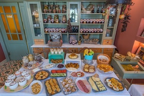 Free daily local cuisine breakfast  - Pirrion Wellness Hotel (Zagori)