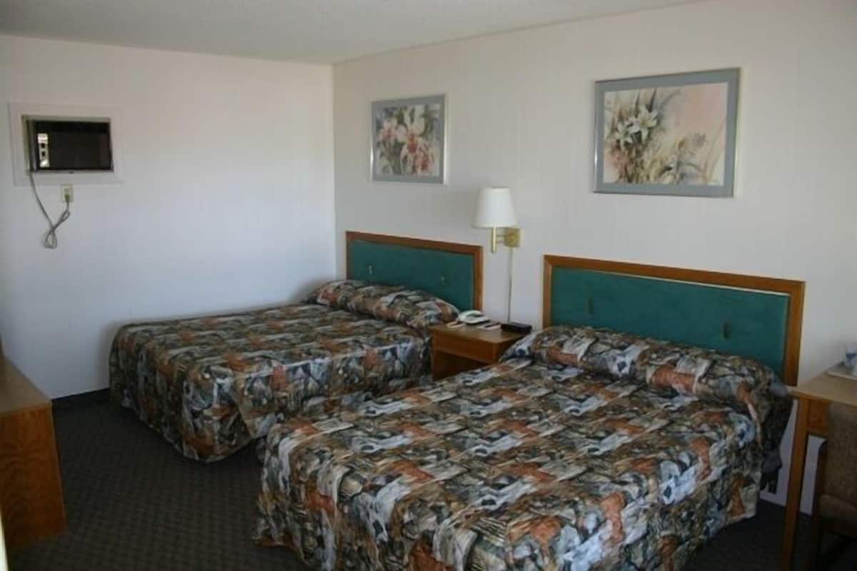 Standard Room, 1 Queen Bed | Iron/ironing board, rollaway beds, free WiFi, bed sheets