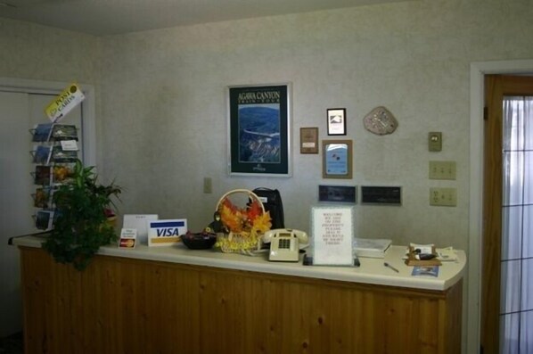 Reception - Skyline Motel (Sault Ste. Marie)