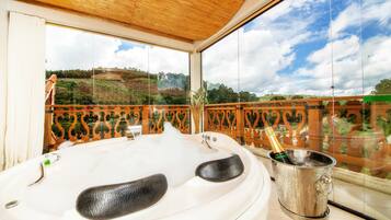 SUITE DUPLEX COM HIDROMASSAGEM (FEITA PARA AMAR E SONHAR) | Jetted tub