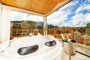 SUITE DUPLEX COM HIDROMASSAGEM (FEITA PARA AMAR E SONHAR) | Jetted tub