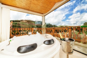 SUITE DUPLEX COM HIDROMASSAGEM (FEITA PARA AMAR E SONHAR) | Jetted tub