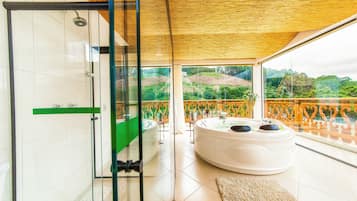 Jetted bathtub
