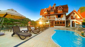 Außenpool, Liegestühle