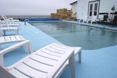 Seasonal outdoor pool, sun loungers