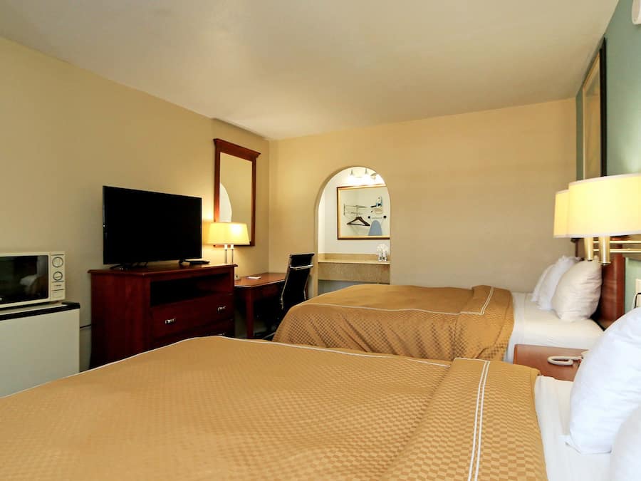 Bàn, bàn ủi/dụng cụ ủi quần áo, truy cập Internet không dây miễn phí