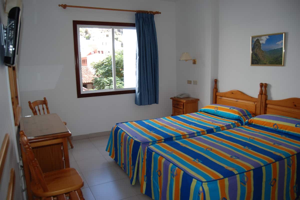 Double Room | In-room safe, desk, rollaway beds, free WiFi