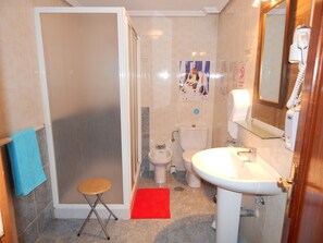 Dusche, Haartrockner, Handtücher