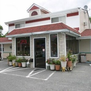 Front of property - Economy Motel Inn & Suites (Somers Point)