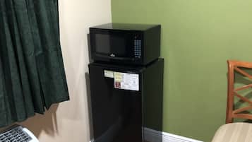 高級寢具、羽絨被、布置獨特、書桌