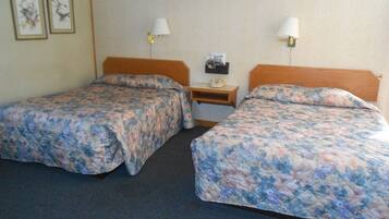 Een bureau, geluiddichte muren, een strijkplank/strijkijzer, gratis wifi