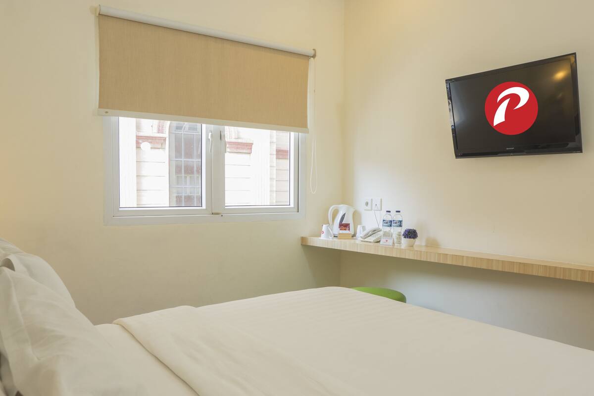 Premium bedding, in-room safe, desk, soundproofing