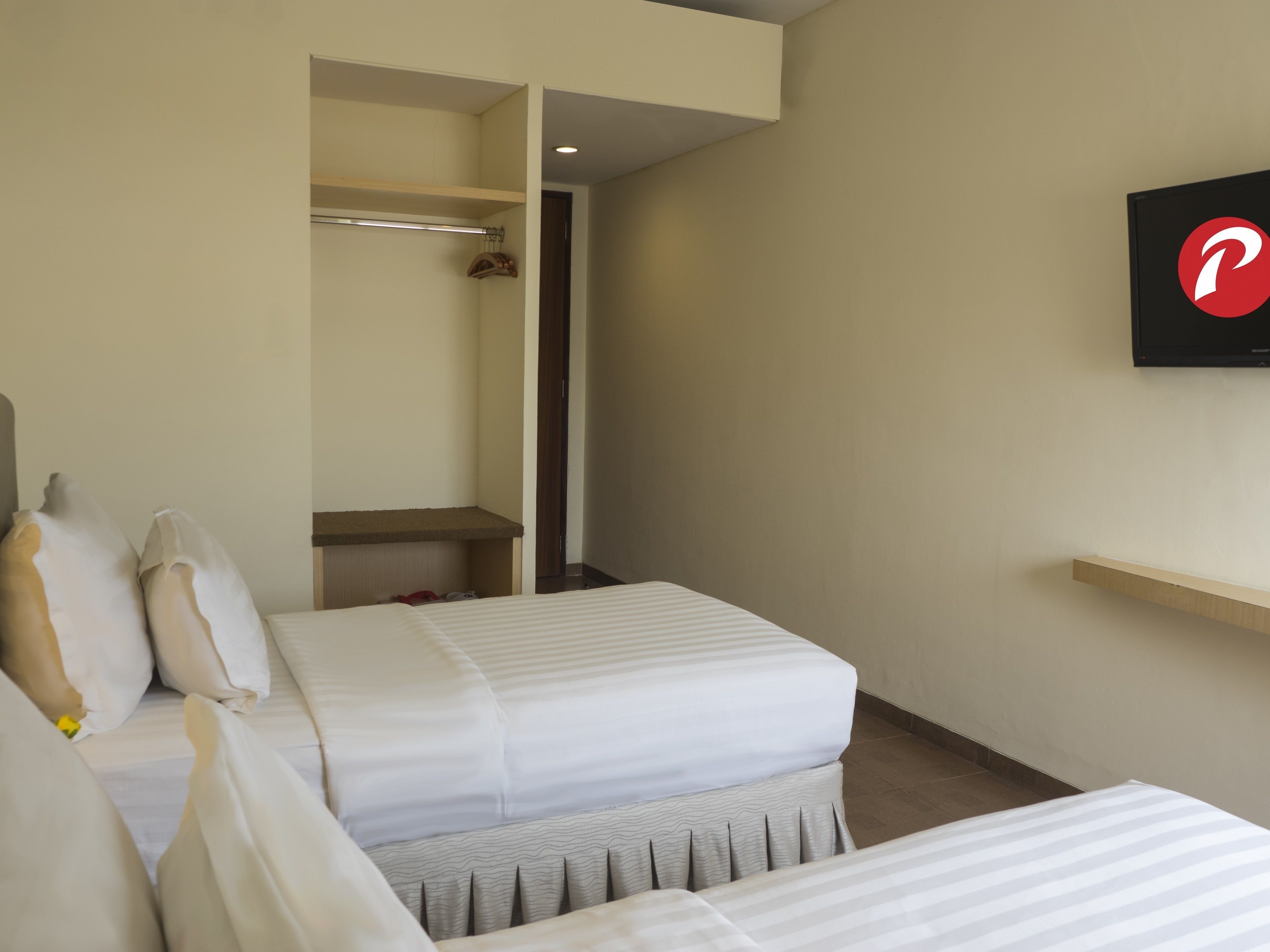 superior room | in-room safe, desk, soundproofing, free wifi