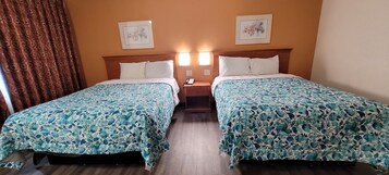 Habitación, 2 camas de matrimonio, no fumadores | Escritorio, wifi gratis, ropa de cama y accesible en silla de ruedas