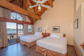 スタンダード ルーム クイーンベッド 2 台 禁煙 オーシャンビュー | 客室ごとに異なるインテリア、デスク、ノートパソコン用作業スペース、アイロン / アイロン台